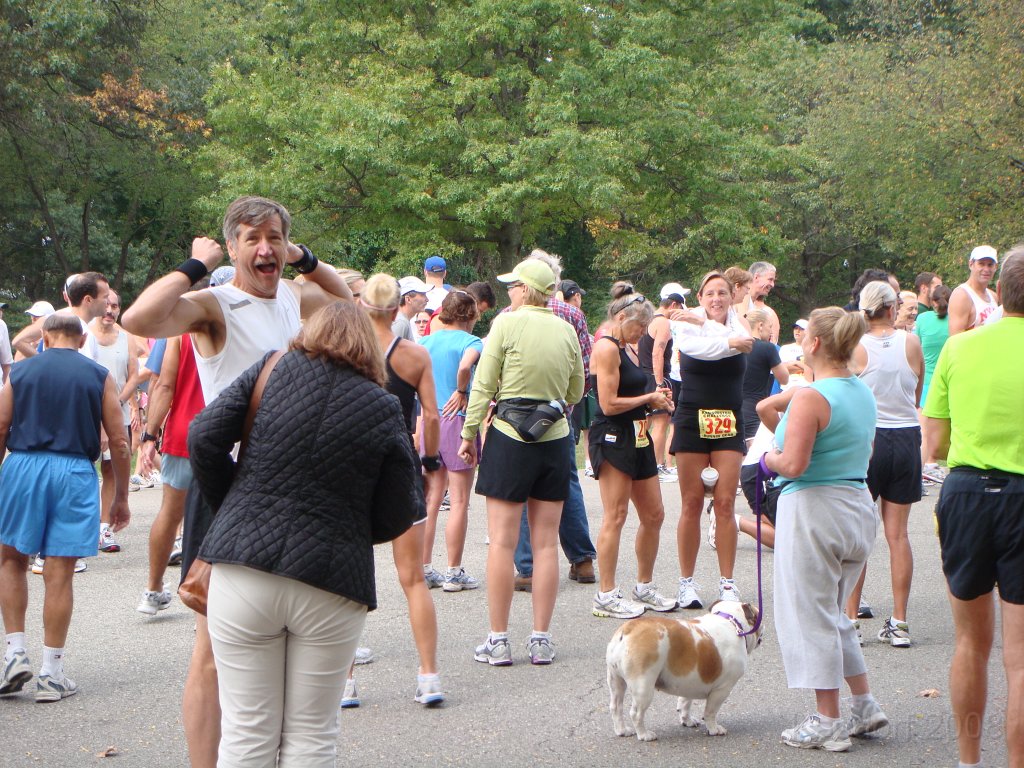 014 Kensington Run [2008 Sept 27].JPG - Yawn... I have NOT had a cup of coffee yet!! Jealous of that Starbucks cup that #329 has...